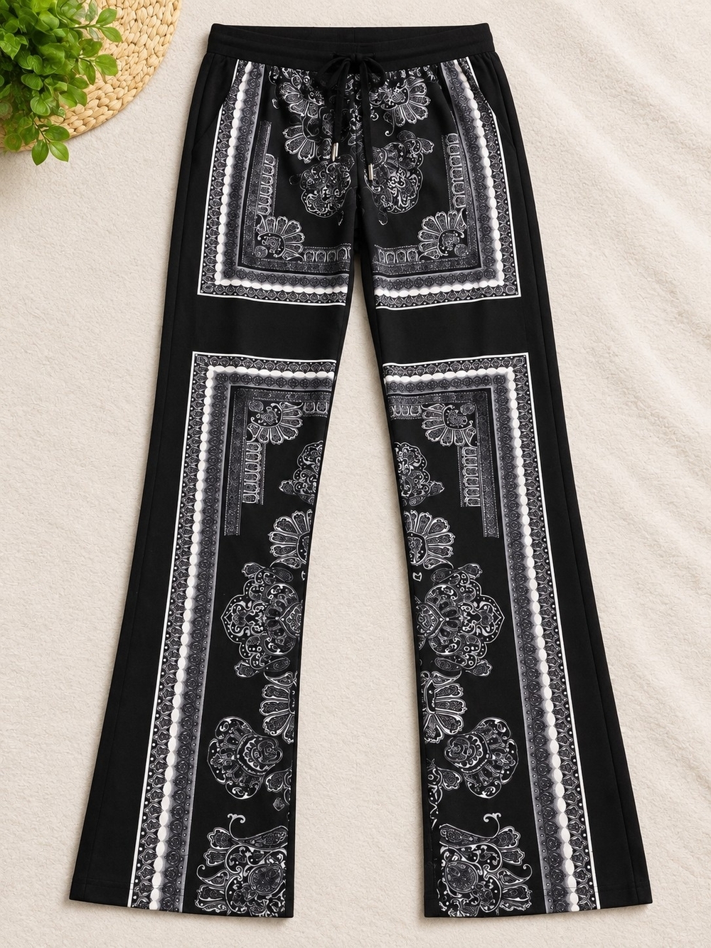 BCBGMaxAzria Black Bandana-Print Straight-Leg Pants